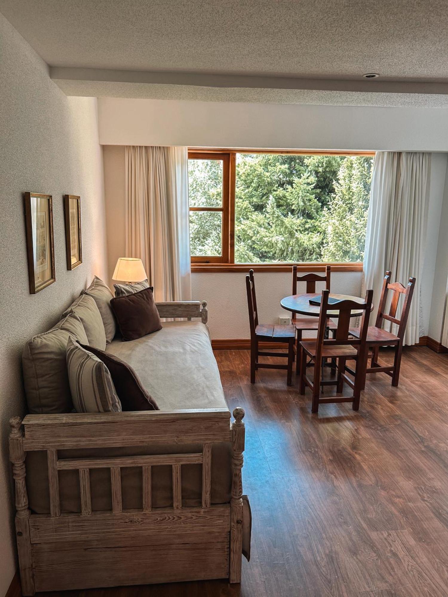Family Room,1765591416:JPEG